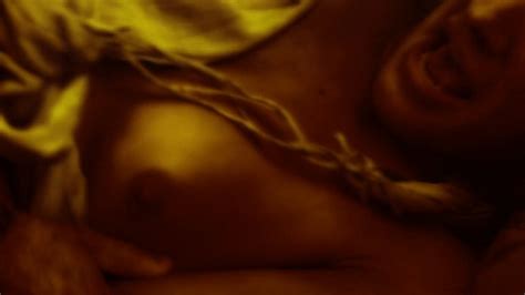 Cynthia Addai Robinson Nue Dans Spartacus Blood And Sand