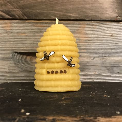100 Beeswax Large Beehive With 2 Bees Candle 170g Chain Bridge