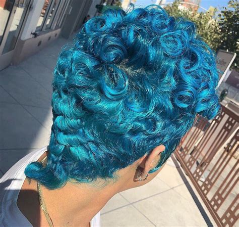 Pin By El ♀️♀️🏳️‍🌈 On Hair And Beauty Natural Hair Styles Blue Hair