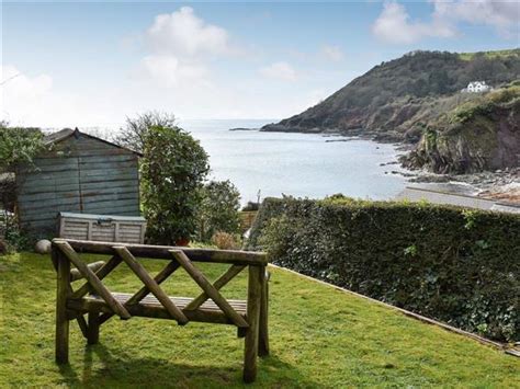 Cornish self catering holiday accommodation to rent in cornwall close to beach and coast. Seaview cottage (Ref : UK30589) in Talland Bay, near West ...