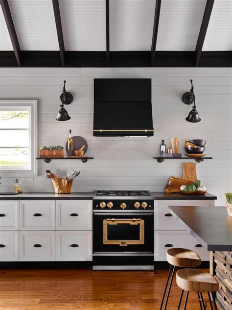 Find out the latest in 2021 kitchen cabinet trends and layouts that will optimize and streamline your kitchen. 12 Hot Kitchen Appliance Trends | HGTV