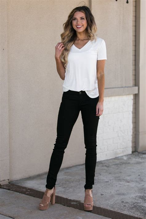 The Everything Black Skinny Jeans Proves That You Can Never Go Wrong With A Classic Black Skinny