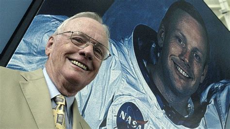 Neil Armstrong First Man To Walk On Moon Dead At 82 Youtube