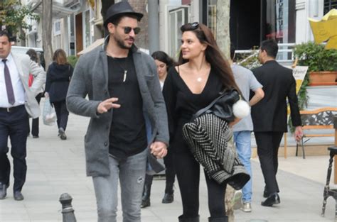 Hamilelik döneminde 10 kilo alan güzel oyuncu almeda abazi, benim göbeğim şiştikçe tolgahan'ın baklavaları ortaya çıkıyor dedi. Tolgahan Sayışman, nikah tarihini Almeda Abazi'nin doğum ...