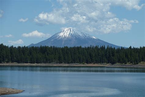 Best Time For Mount Mcloughlin In Oregon 2022 Best Season Roveme