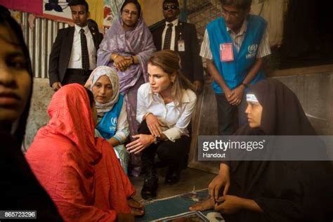 Queen Rania Of Jordan Visits Rohingya Refugees In Bangladesh Photos And Premium High Res