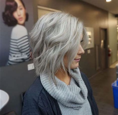 Pin By Sarah Nitschke On Beauty Rockin Women With Grey Hair Messy Bob Hairstyles Hair