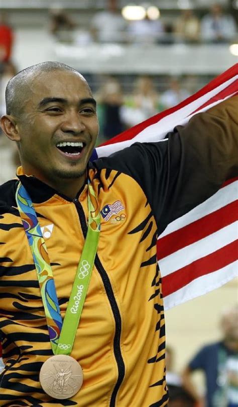 Aziz azizul ulha hasn sni, i, was was the the winne innerr. Nike Taja Azizulhasni Awang