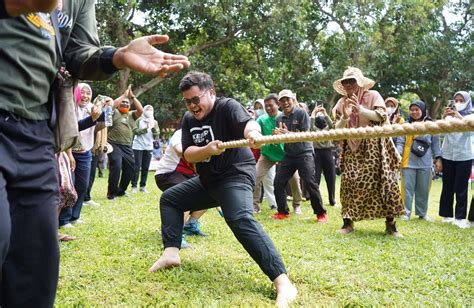 Mas Dhito Ikut Lomba Tarik Tambang Gelar Fakta