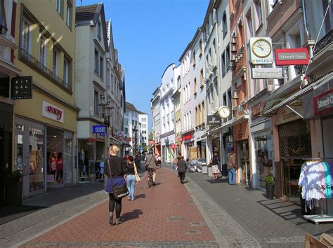 Bonn fue la capital de alemania occidental hasta 1990 y donde nació ludwig van beethoven. Guía de Berlín, Bonn y Colonia (Alemania) | La Vuelta al ...
