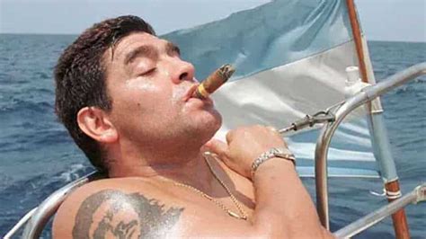 Diego Maradona Dead At 60 Argentine Soccer Genius Saw Heaven And Hell Zee Business