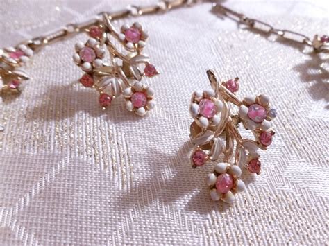 Vintage Coro Jewelry Pink Rhinestone And White Enameled Floral