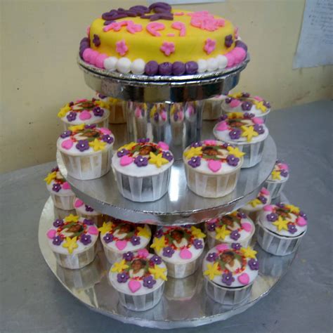 Mom S Cake Cup Cake For Della Birthday