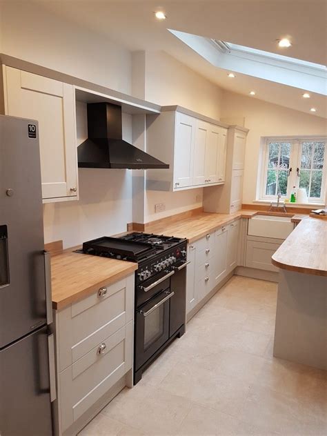 Howdens Fairford Dove Grey Units With Black Rangemaster Oak Worktop