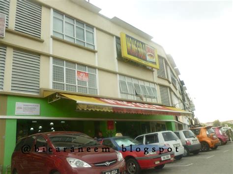 Susulan dari perceraian tersebut, rahmat dan adiknya, nana, 4 tahun berpindah keluar dari rumah datuk sebelah ayah oleh ibunya ke bandar baru bangi. JJCM@Bandar Baru Bangi - Inilah Ceritaku