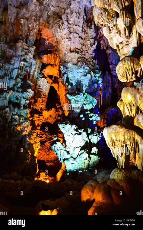Thien Cung Cave In Ha Long Bay Vietnam Stock Photo Alamy