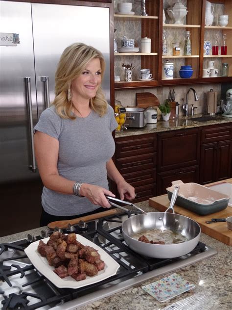 Trisha Hosts A Surprise Supper For Her Band On Tomorrow S Trisha S Southern Kitchen Tune