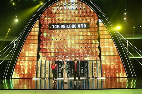 Bên cạnh thu thủy và ưng hoàng phúc, gái 2 con vy oanh cũng gây bất ngờ khi trở lại sóng truyền hình sau thời gian ít xuất hiện vì bận chăm lo tổ ấm. "Tường lửa" tập 8: Ưng Hoàng Phúc Thu Thủy "bỏ túi" 150 triệu