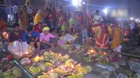 Chhath Puja 2021 Devotees Offer Arghya To The Rising Sun On The Last