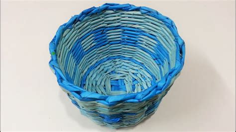 Schiacciare con una mano sola. How to make newspaper basket - YouTube