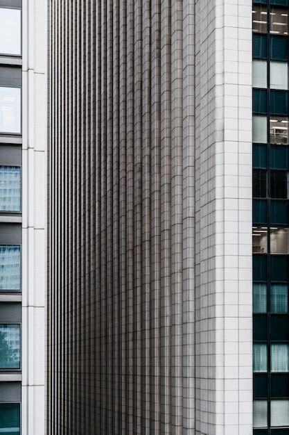 市内の超高層ビルの近代的なオフィスビル 無料の写真