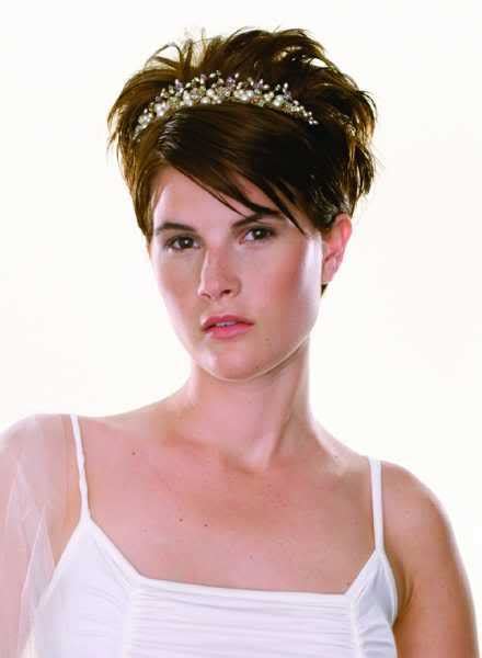31 wedding hairstyles for short to mid length hair by kiml | april 14, 2016 the only thing more important than the dress on a girl's big day is her hair and when it comes to wedding hairstyles for short to mid length hair, it can be hard to get inspiration for something as equally beautiful as the rest of your big day should be. poisonyaoi: Short Wedding Hairstyles