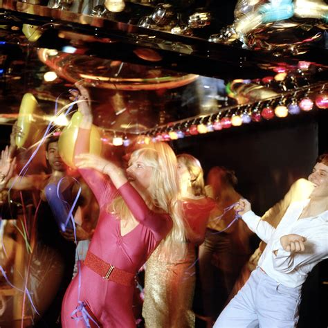 30 Crazy Photographs That Capture The Disco Scene Of The 1970s