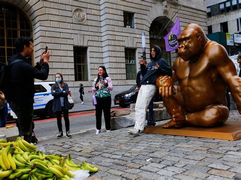 7 Foot Tall Harambe Statue With 10000 Bananas Appears In Front Of Wall