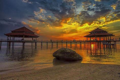 May 25, 2021 · berikut penjelasannya : Lokasi dan Harga Tiket Pantai Kartini Jepara Terbaru ...
