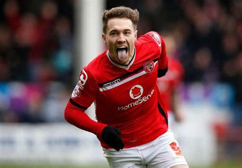 Walsall Striker Tom Bradshaw Hands In Transfer Request The League Paper
