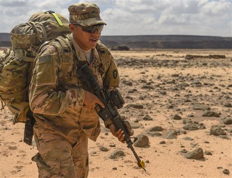 No Day At The Beach Us Troops Learn Desert Commando Skills Us Department Of Defense