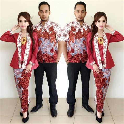 Memang, bagi sebagian besar masyarakat, kebaya menjadi busana andalan untuk menghadiri acara pernikahan. Jual Baju Batik Couple Kebaya Sarimbit Model Khanza Abu ...