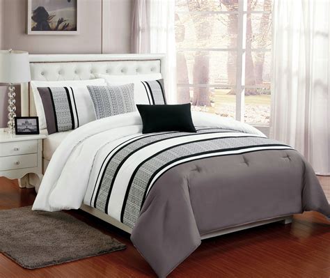 After getting quite a number of good response from our article on black and white bedding sets and black and white bathroom ideas, some readers wanted to see more black and white comforter set pictures. Beautiful 5 PC Grey , White and Black King Comforter ...