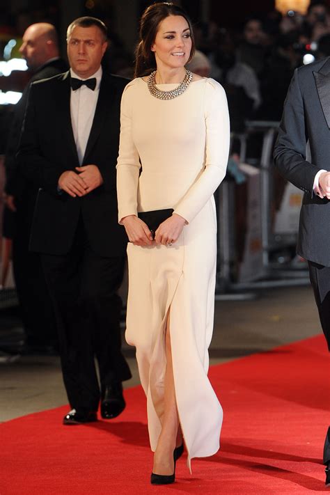 Kate Middleton En 12 Robes Blanches Inspirantes Pour Un Mariage Vogue