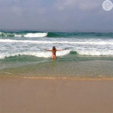 Foto Deborah Secco Exibe Boa Forma Em Dia De Praia No Rio De Janeiro Purepeople