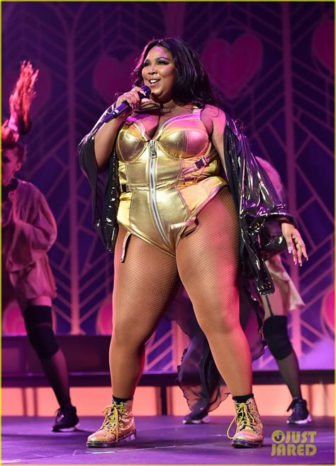 Lizzo Shines In Gold Bodysuit On Stage At Nyc Concert Photo Lizzo Pictures Just Jared