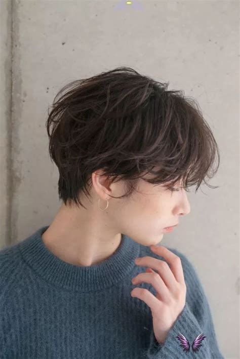 Parted bob androgynous hairstyle a parted bob is a great longer unisex style to try. #extremely thin hairstyles #medium curly thin hairstyles # ...