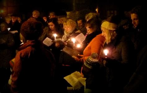 Devizes Days In Words And Pictures 2015 Carol Singing At Devizes Wharf