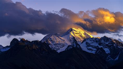 1600x900 Resolution A Mountain Covered In Snow 1600x900 Resolution