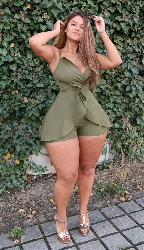 Pin By Estegian On Curves And Legs Curvy Women Outfits Wide Hip Women Curvy Girl Fashion