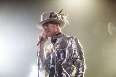 Gord Downie The Tragically Hip Frontman Who United A Country Has Died