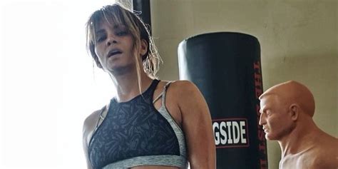 Halle Berry 54 Shows Off Toned Abs In Boxing Workout Instagram