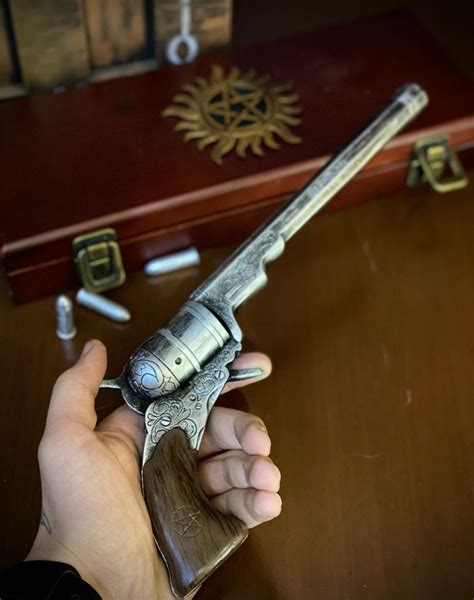 Réplica Decorativa Arma O Colt The Colt Supernatural Toyshow Tudo De