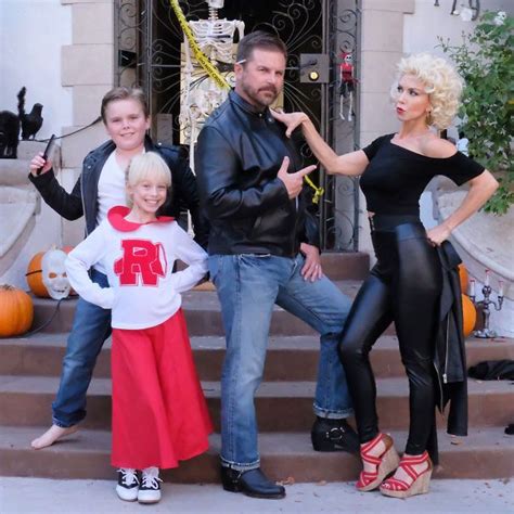 50 Times Families Absolutely Nailed Their Halloween Costumes Cool