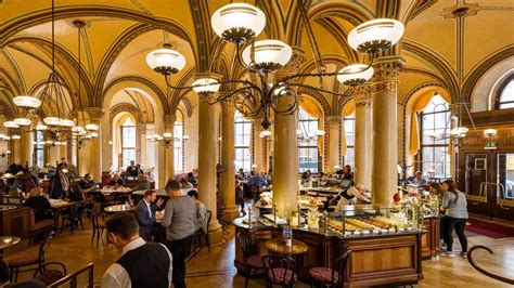 Besucht Das Histroische Café Central In Wien 1000things