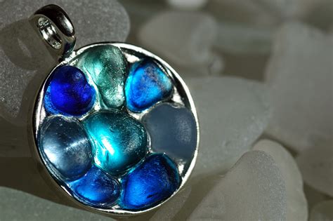You can use it to glue multiple things: Sea Glass Rocks - Lake Erie Sea Glass Collecting Blog ...