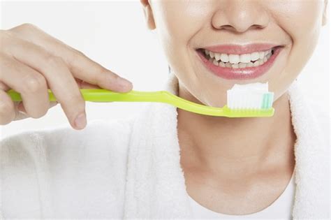 Fresh…spirited…this extravagant novel bursts with optimism about people, about language, and perhaps, above all. White Gums: Causes and Prevention Techniques