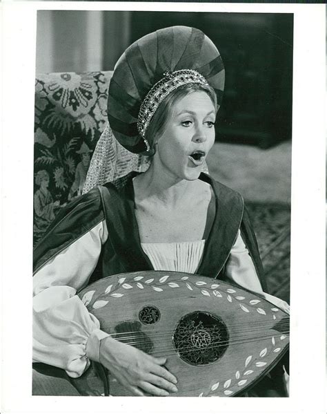 Ca14 Bewitched Actress Elizabeth Montgomery Renaissance Costume