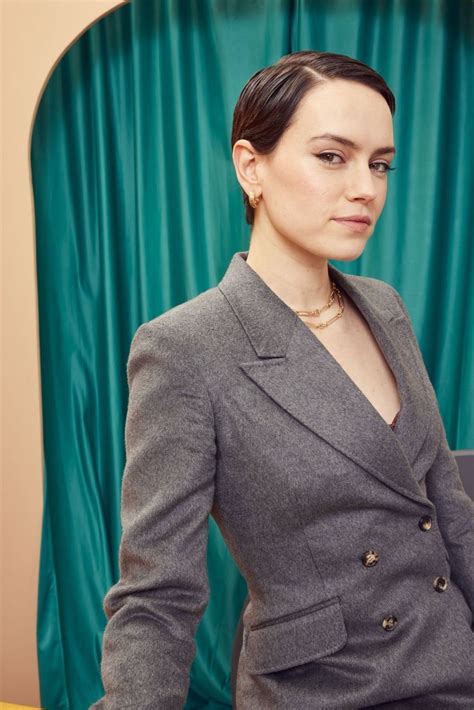 daisy ridley style clothes outfits and fashion page 2 of 20 celebmafia