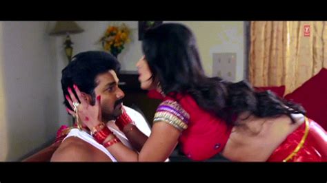 Bhojpuri Actress Monalisa Hot Sexy GIF Images Best Navel Cleavage